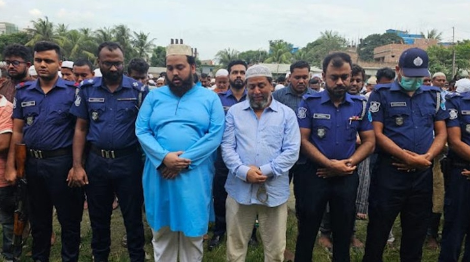 স্ত্রীর শেষ বিদায়ে প্যারোলে মুক্তি পেয়ে জানাযায় সাবেক কাউন্সিলর মতি