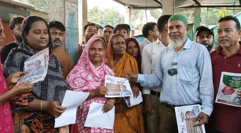 বিএনপির প্রার্থী মাসুদুজ্জামানের পক্ষে ১৫ নং ওয়ার্ডে গণসংযোগ ও লিফলেট বিতরণ 