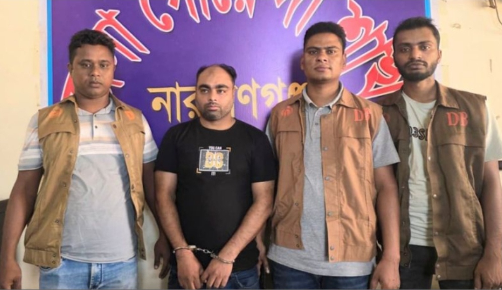 ডিসি জাহিদুল ইসলাম এর পরিচয় ও ছবি ব্যবহার করে প্রতারণা, যুবক আটক