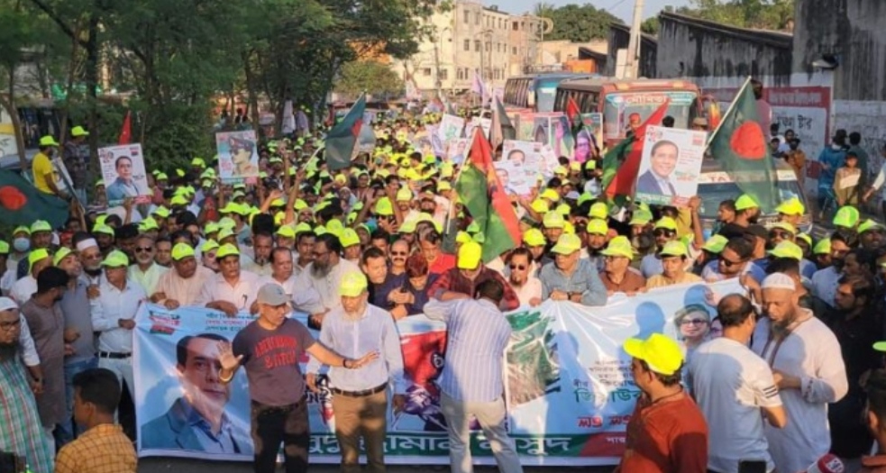 বিশাল শোডাউন করে নারায়ণগঞ্জে তাক লাগিয়ে দিলেন ধানের শীষের প্রার্থী মাসুদুজ্জামান 