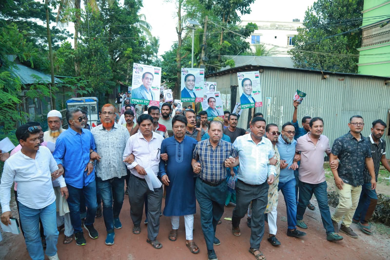 বন্দর ধামগড় ইউনিয়নে বিএনপির প্রার্থী মাসুদুজ্জামানের পক্ষে গণসংযোগ ও লিফলেট বিতরণ 