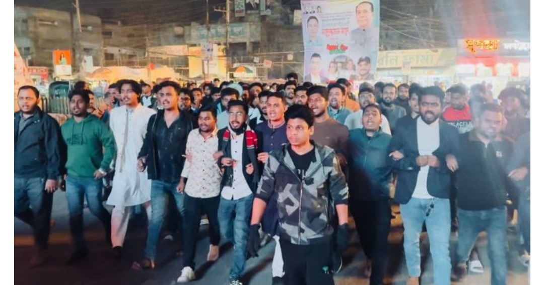 ওসমান হাদিকে হত্যাচেষ্টার প্রতিবাদে ছাত্রদলের বিক্ষোভ মিছিল