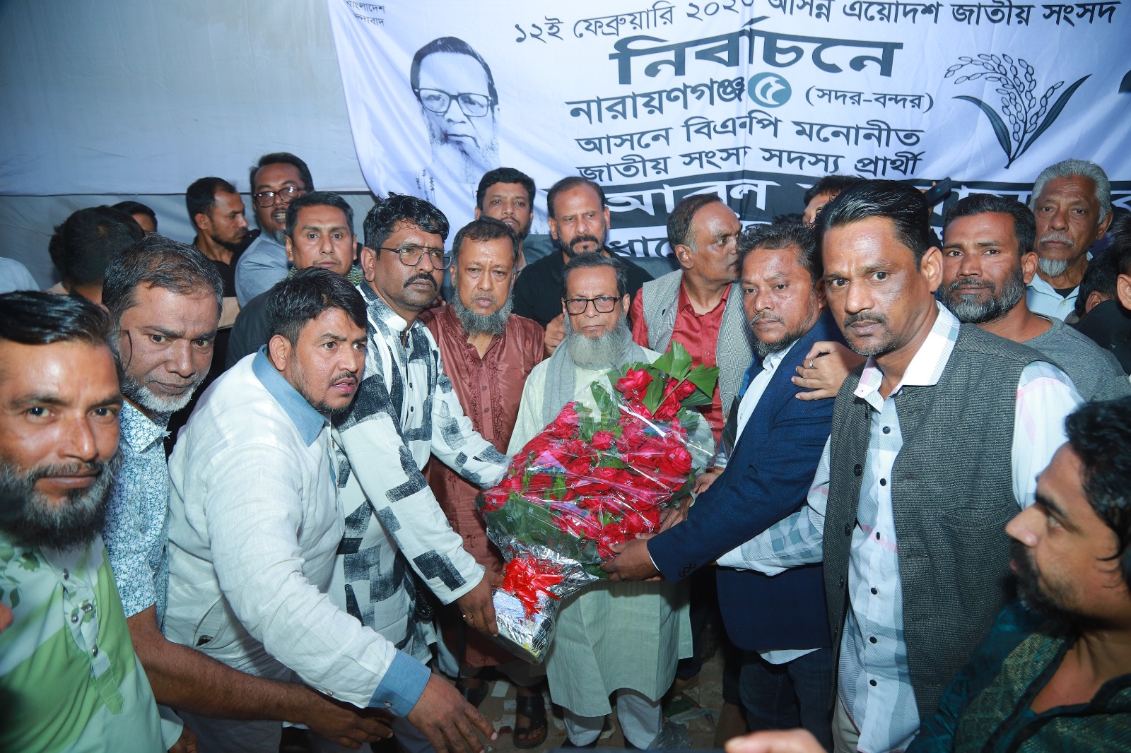 নবনির্বাচিত সংসদ সদস্য আবুল কালাম'কে ফুলেল শুভেচছা জানালেন মোঃ  আক্তার হোসেন