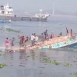 ধলেশ্বরী নদীতে ইটবাহী ট্রলার ডুবি, সাঁতরে বাঁচলেন ১৩ শ্রমিক