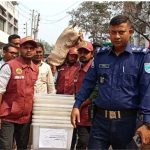 নির্বাচনি সরঞ্জাম কঠোর নিরাপত্তায় ভোটকেন্দ্রে পৌঁছেছে 