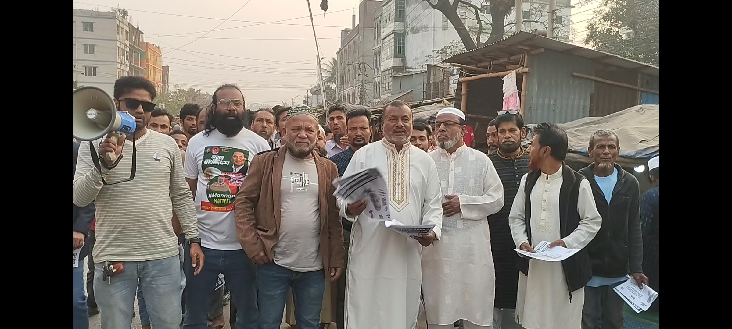 সিদ্ধিরগঞ্জে পাঠানটুলি এলাকায় ধানের শীষের পক্ষে বিএনপি নেতা আবুল হোসেনের গণসংযোগ 