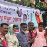 পাঁচ টাকার নামমাত্র মূল্যে সুবিধাবঞ্চিত শিশুদের মাঝে জামা বিতরণে খোরশেদ