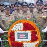 স্বাধীনতা দিবসে বিজয় স্তম্ভে জেলা পুলিশের পুষ্পস্তবক অর্পণ
