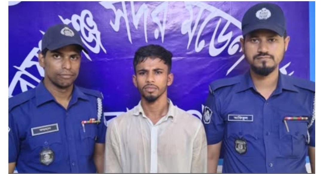 সদর থানা পুলিশের অস্ত্র ও গুলি ছিনতাইয়ের ঘটনায় একজন গ্রেপ্তার 