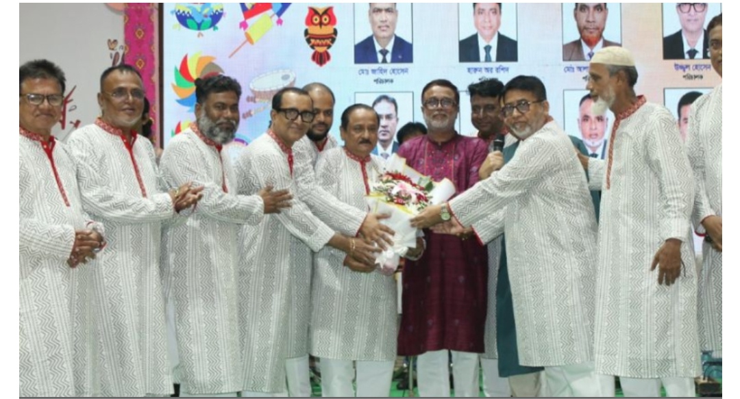 নাসিক প্রশাসক সাখাওয়াত হোসেনকে ফুলেল শুভেচছা জানিয়েছে নারায়ণগঞ্জ ক্লাব নেতৃবৃন্দ 