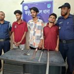 ডাকাতির প্রস্তুতিকালে ফতুল্লায় দেশীয় অস্ত্রসহ তিনজন গ্রেপ্তার 