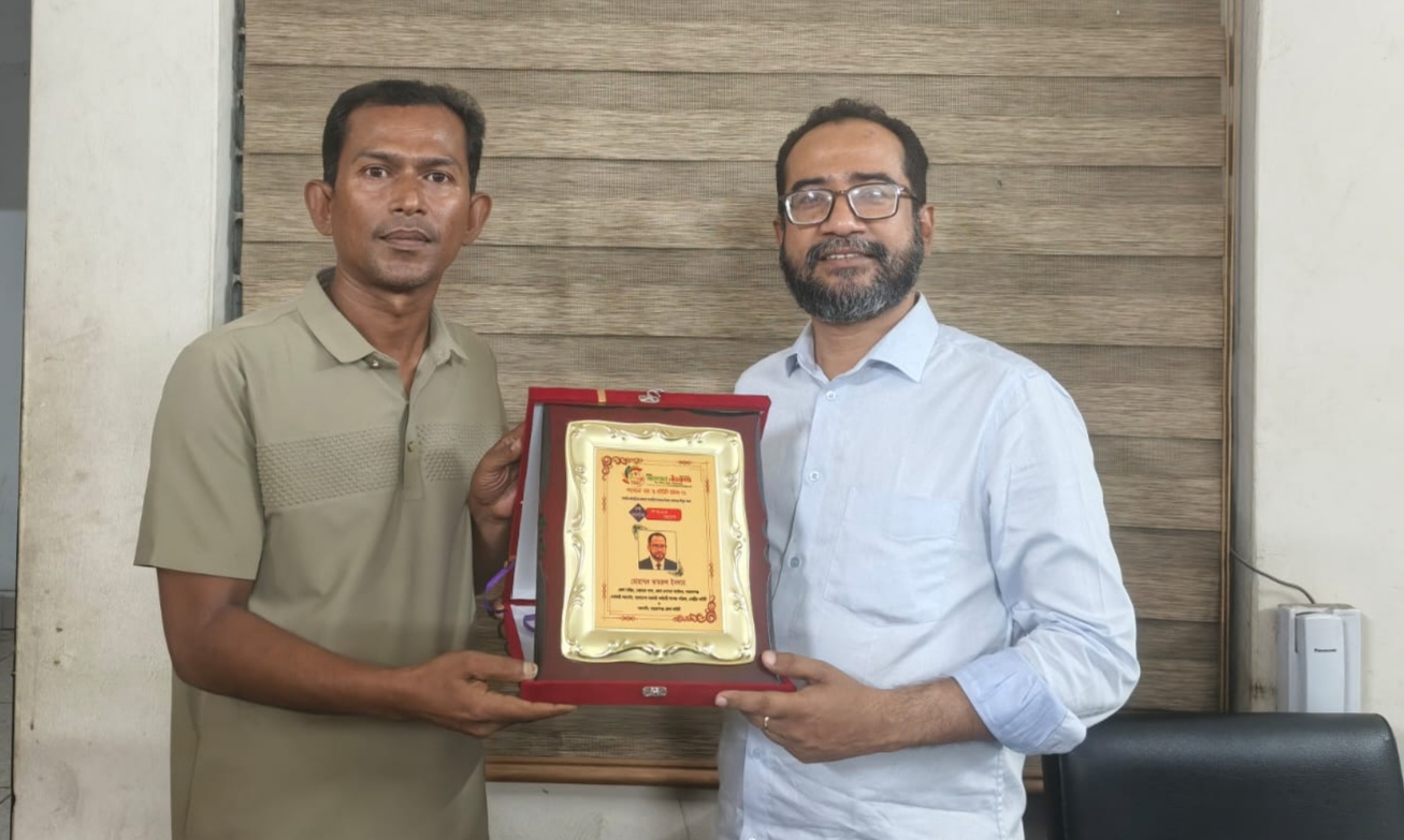 সাংগঠনিক দক্ষতায় বিশেষ অবদানে সম্মাননা পেলেন জেলা নাজির কামরুল ইসলাম 