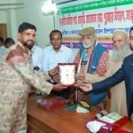 কর্মজীবনে দক্ষ পেশাদারিত্বের স্বীকৃতি: কাব্যছন্দ ইন্সপায়ার অ্যাওয়ার্ড পেলেন টিআই এম এ করিম