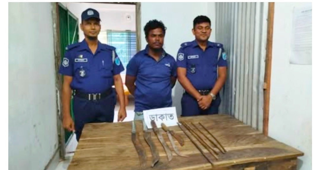 সোনারগাঁয়ে পুলিশের অভিযানে দেশীয় অস্ত্রসহ এক ডাকাত গ্রেপ্তার 