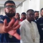 একাধিক মামলার আসামি আওয়ামীলীগ নেতা সিরাজুল মন্ডলের ছবি তুলতে গেলে পুলিশের বাঁধা 