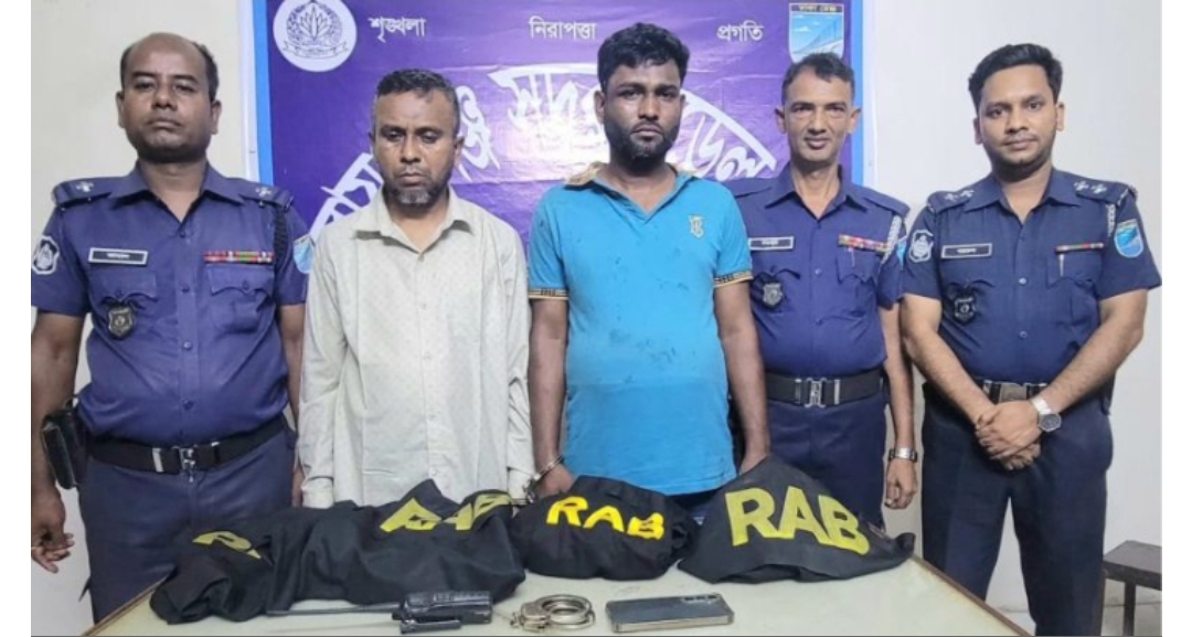 চাষাঢ়া থেকে র‌্যাবের পরিচয়ে প্রতারণা, দুইজন আটক 