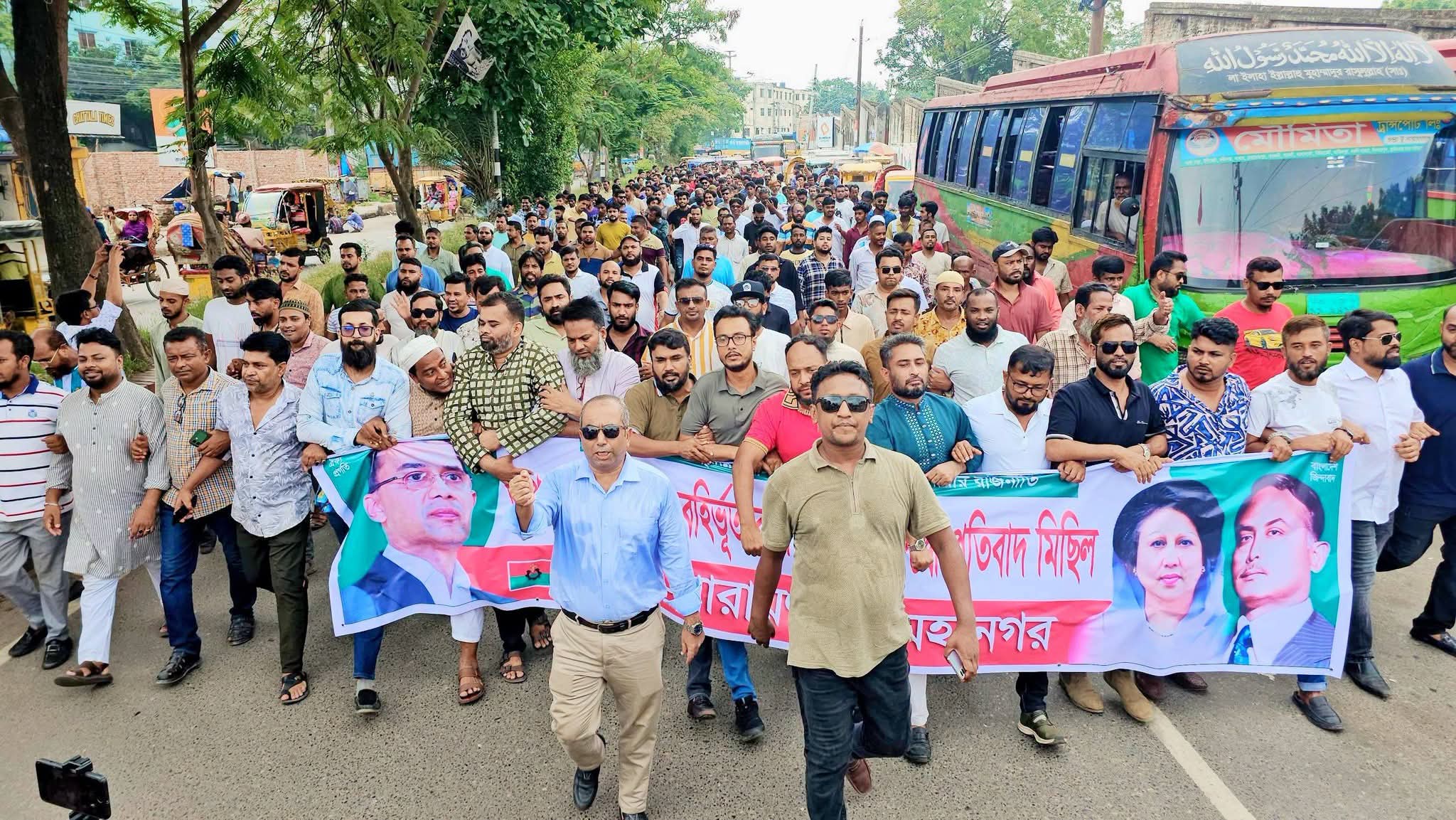 আওয়ামীলীগের অপপ্রচার ষড়যন্ত্রের প্রতিবাদে সজল-সাহেদের নেতৃত্বে বিশাল মিছিল 