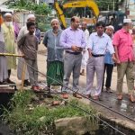 জলাবদ্ধতা ও মশাবাহিত রোগ প্রতিরোধে ড্রেন পরিষ্কার পরিচ্ছন্নতা অভিযান পরিদর্শনে ইউএনও ফয়েজ উদ্দিন
