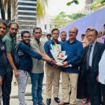 বাংলাদেশ রিপোর্টার্স ক্লাব ট্রাস্টের পক্ষ থেকে বিভাগীয় কমিশনারকে ফুলেল শুভেচ্ছা