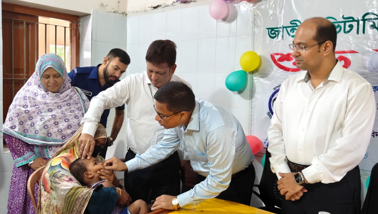 নারায়ণগঞ্জে জাতীয় ভিটামিন ‘এ’ প্লাস ক্যাম্পেইনের শুভ উদ্বোধন করেন ডিসি রায়হান কবির