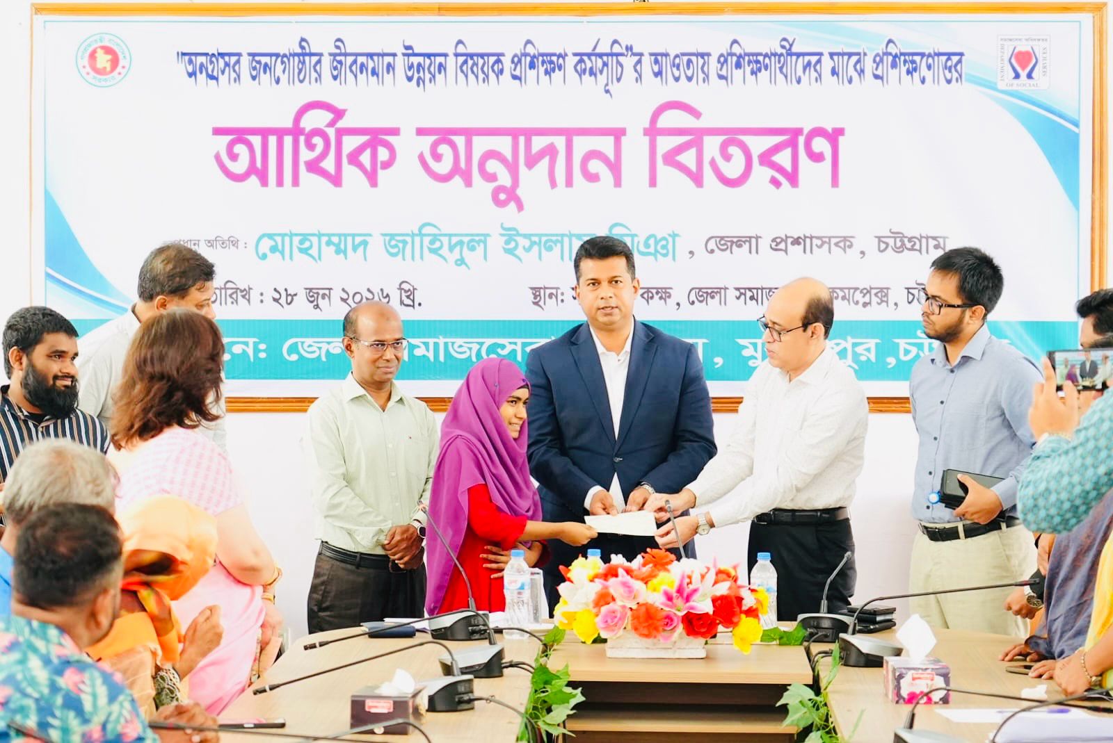 অনগ্রসর জনগোষ্ঠীকে পিছিয়ে রেখে মানবিক রাষ্ট্র গঠন সম্ভব নয়: ডিসি জাহিদুল