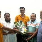 এনডিএ- চেয়ারম্যানকে সিদ্ধিরগঞ্জ থানা তাঁতীদলের সভাপতি তাজুল ইসলাম ও ৮ নং ওয়ার্ডের সভাপতি ফারুক মোল্লার ফুলেল শুভেচছা