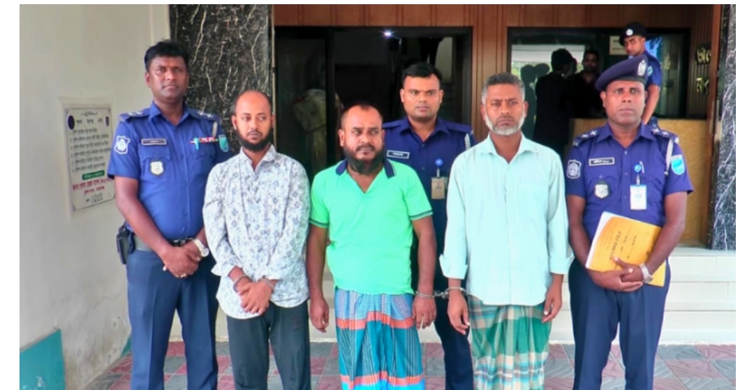 নারায়ণগঞ্জের আদালত চত্বর থেকে চুরি হওয়া প্রাইভেট কার উদ্ধার ; সংঘবদ্ধ চোর চক্রের ৩ সদস্য গ্রেপ্তার 