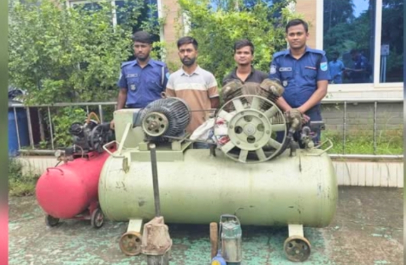 রূপগঞ্জে ডিবি পুলিশ পরিচয়ে দুটি প্রিন্টিং কারখানায় লুট হওয়া মেশিনারিজ চট্রগ্রাম থেকে উদ্ধার; ২ ডাকাত গ্রেপ্তার 