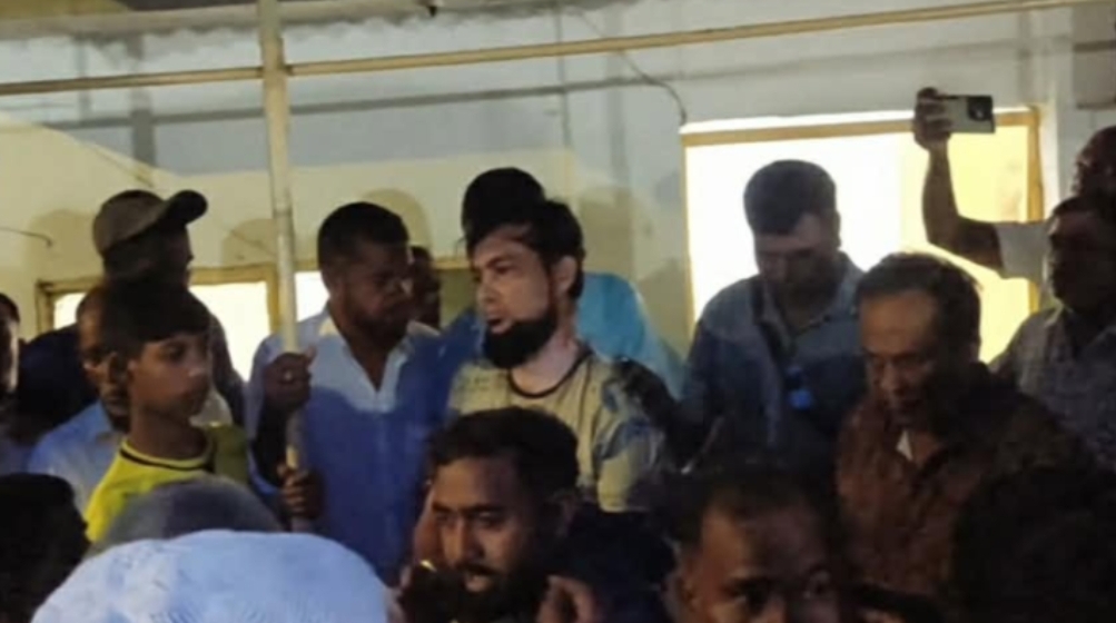 বন্দরে এক বিকাশ এজেন্টকে কুপিয়ে জখম; আটক ১