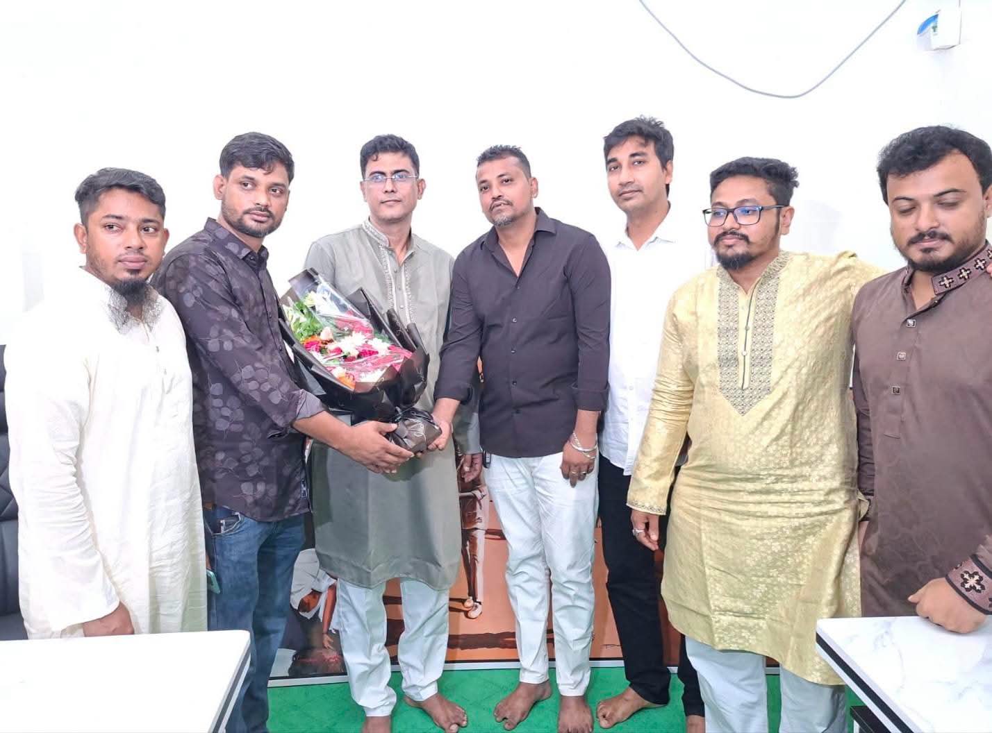এনডিএ চেয়ারম্যান রাজীব এর জম্মদিনে মহানগর যুবদলের আহবায়ক সদস্য আবুল বাসার বাদশা ও অনি'র শুভেচ্ছা বিনিময়