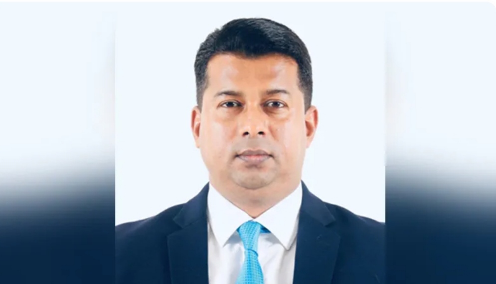 উৎসবের টানে বিষাদের ছায়া