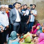 ঝড়-বৃষ্টি, কাদা ও প্রতিকূল আবহাওয়া উপেক্ষা করে মানুষের পাশে এসে দাঁড়ালেন মানবিক ডিসি জাহিদুল ইসলাম