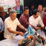 চট্টগ্রামের বন্যাদুর্গত মানুষের মধ্যে দিনব্যাপী ত্রাণ বিতরণ করেন অর্থ ও পরিকল্পনা মন্ত্রী