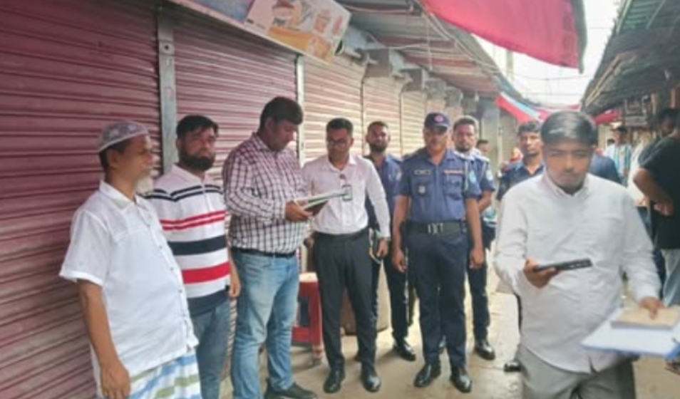 সোনারগাঁয়ে ২৬৩ কেজি পলিথিন জব্দ ; দুই প্রতিষ্ঠানকে ১০ হাজার টাকা জরিমানা 