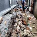 সিদ্ধিরগঞ্জে একটি বাড়ির সীমানা প্রাচীর ধসে দুই শিশু গুরুতর আহত