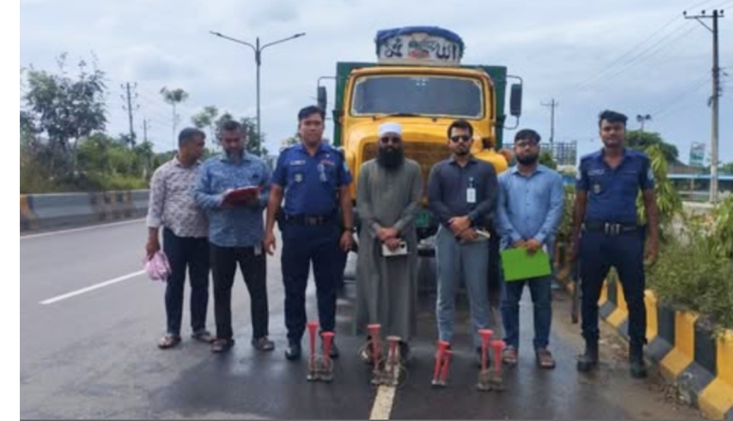 নারায়ণগঞ্জে শব্দদূষণ নিয়ন্ত্রণে ৩ যানবাহনকে জরিমানা ; হর্ণ জব্দ