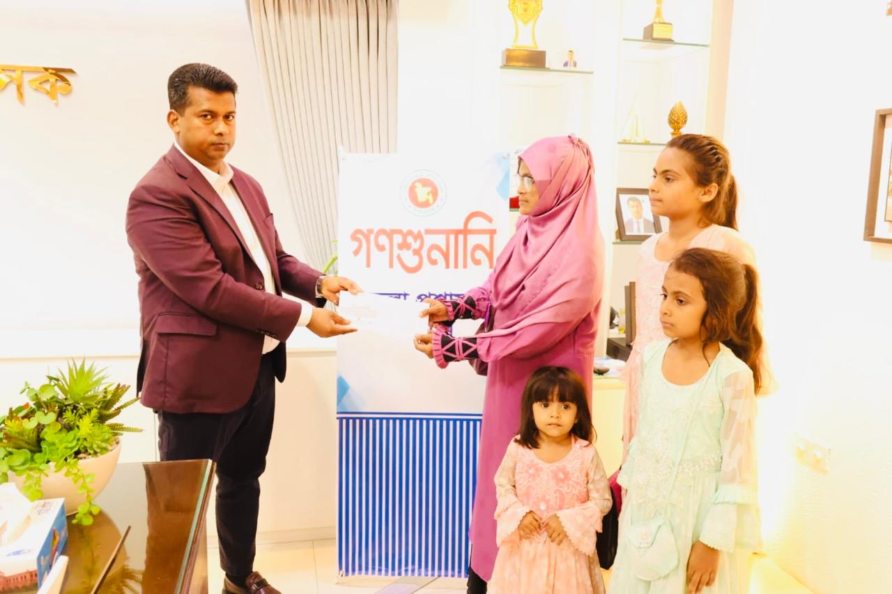 কেউ চান মাথা গোঁজার ঠাঁই, কেউ চিকিৎসার টাকা—গণশুনানিতে পাশে দাঁড়ালেন মানবিক ডিসি জাহিদ