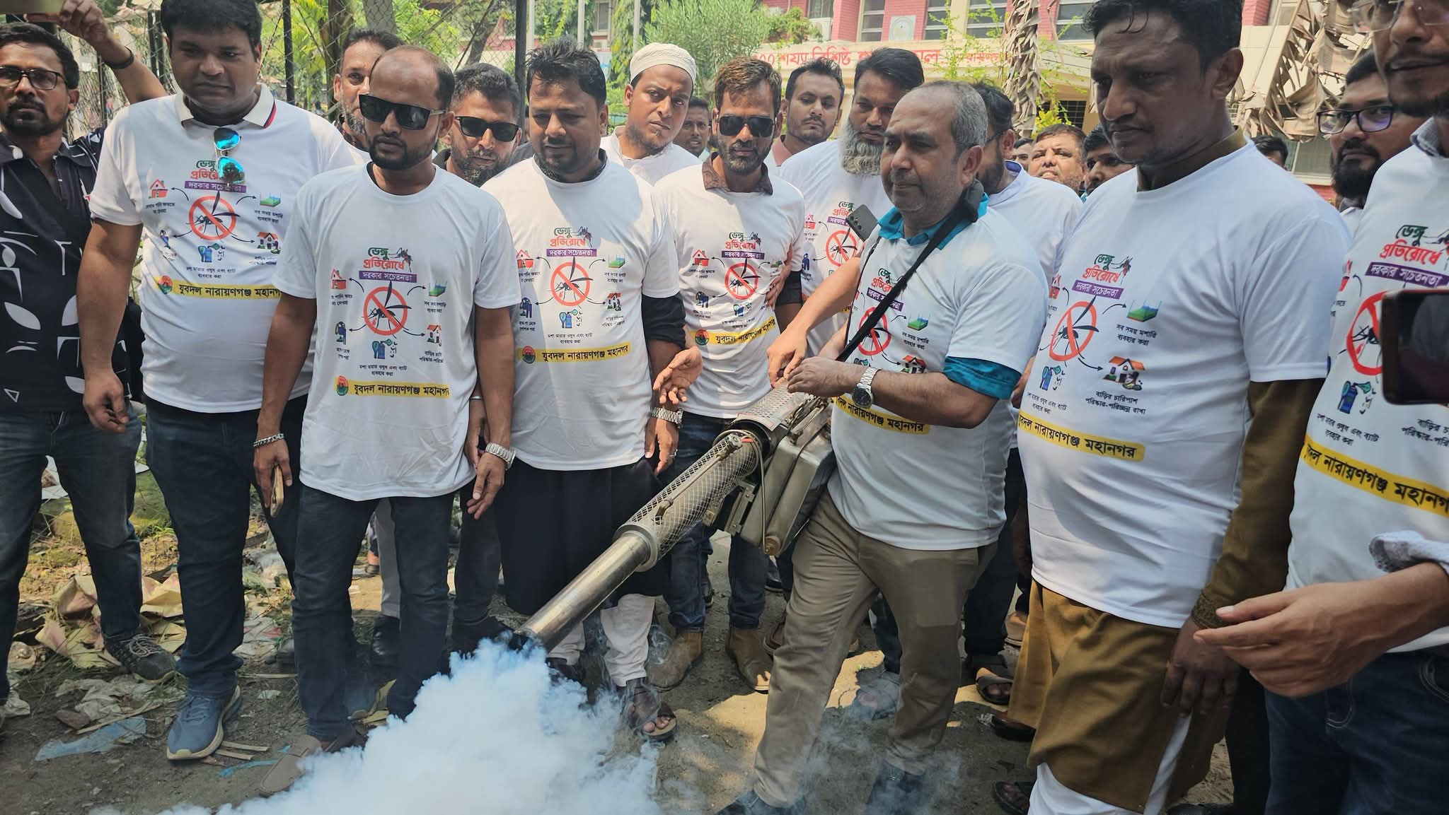 খানপুর ৩০০ শয্যা হাসপাতালে মহানগর যুবদলের পরিচ্ছন্নতা ও মশক নিধন কর্মসূচি