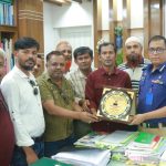 নারায়ণগঞ্জ পুলিশ সুপারকে নারায়ণগঞ্জ জার্নালিস্ট ইউনিটির পক্ষ থেকে বদলীজনিত বিদায়ী সম্মাননা স্মারক প্রদান