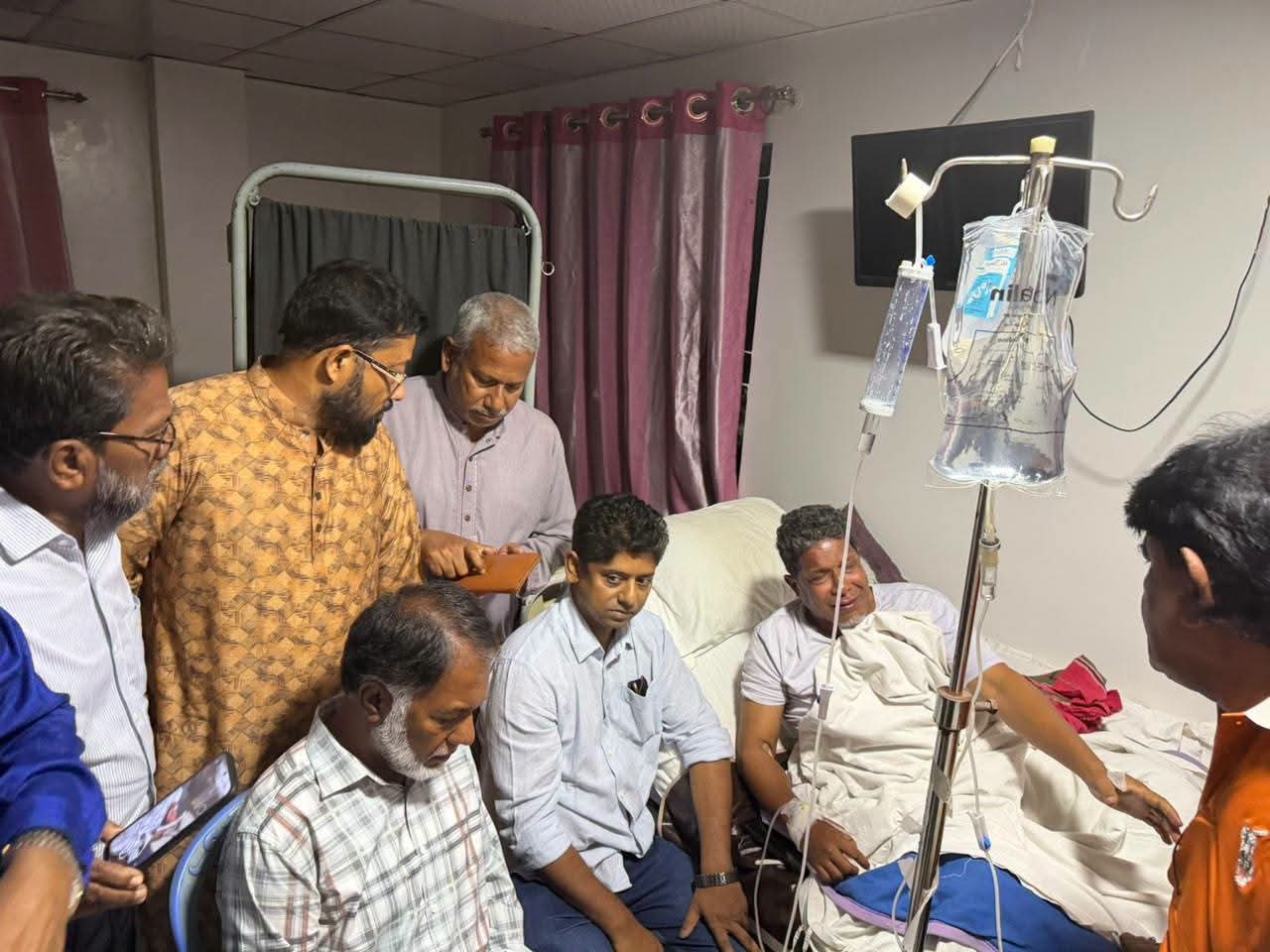 অসুস্থ বিএনপি নেতা মেজবাহ উদ্দিন স্বপনকে দেখতে হাসপাতালে আবুল কাউছার আশা
