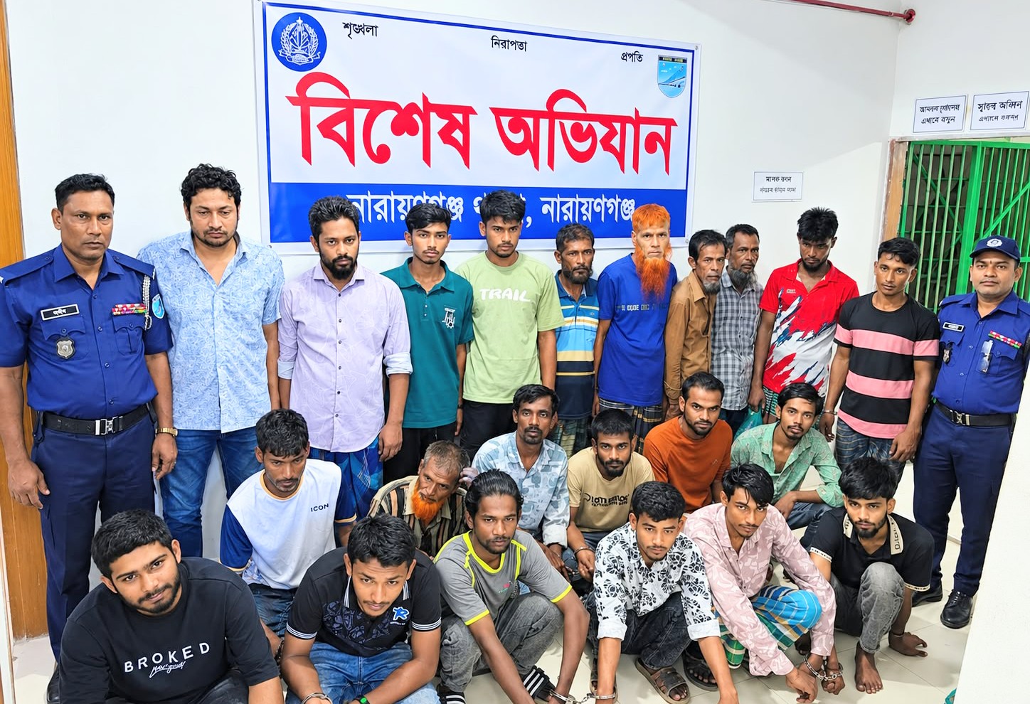নারায়ণগঞ্জে বিশেষ অভিযানে ১০৫ জন গ্রেপ্তার, মাদকসেবী ৭৬