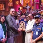 আমলাপাড়া পূজামণ্ডপে মার্কিন রাষ্ট্রদূত, মুগ্ধ ঐতিহ্য ও বর্ণিল আয়োজনে