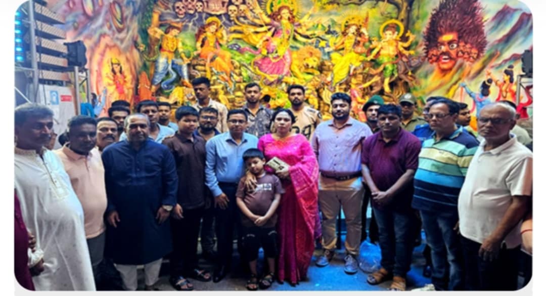 মহানবমীতে সিদ্ধিগোপাল আখড়ায় জেলা প্রশাসক রায়হান কবির, শুভেচ্ছা বিনিময় সনাতন ধর্মাবলম্বীদের সঙ্গে