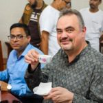 নারায়ণগঞ্জের ঐতিহ্যবাহী বোস কেবিনে মার্কিন রাষ্ট্রদূত, চেখে দেখলেন শতবর্ষী চায়ের স্বাদ