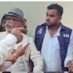 নারায়ণগঞ্জ বার ভবনে হাতাহাতি, লাঞ্ছিত নাসিক প্রশাসক সাখাওয়াত হোসেন
